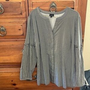 NWOT Talbots Women’s Black and White Pun Striped Blouse, Size Large!